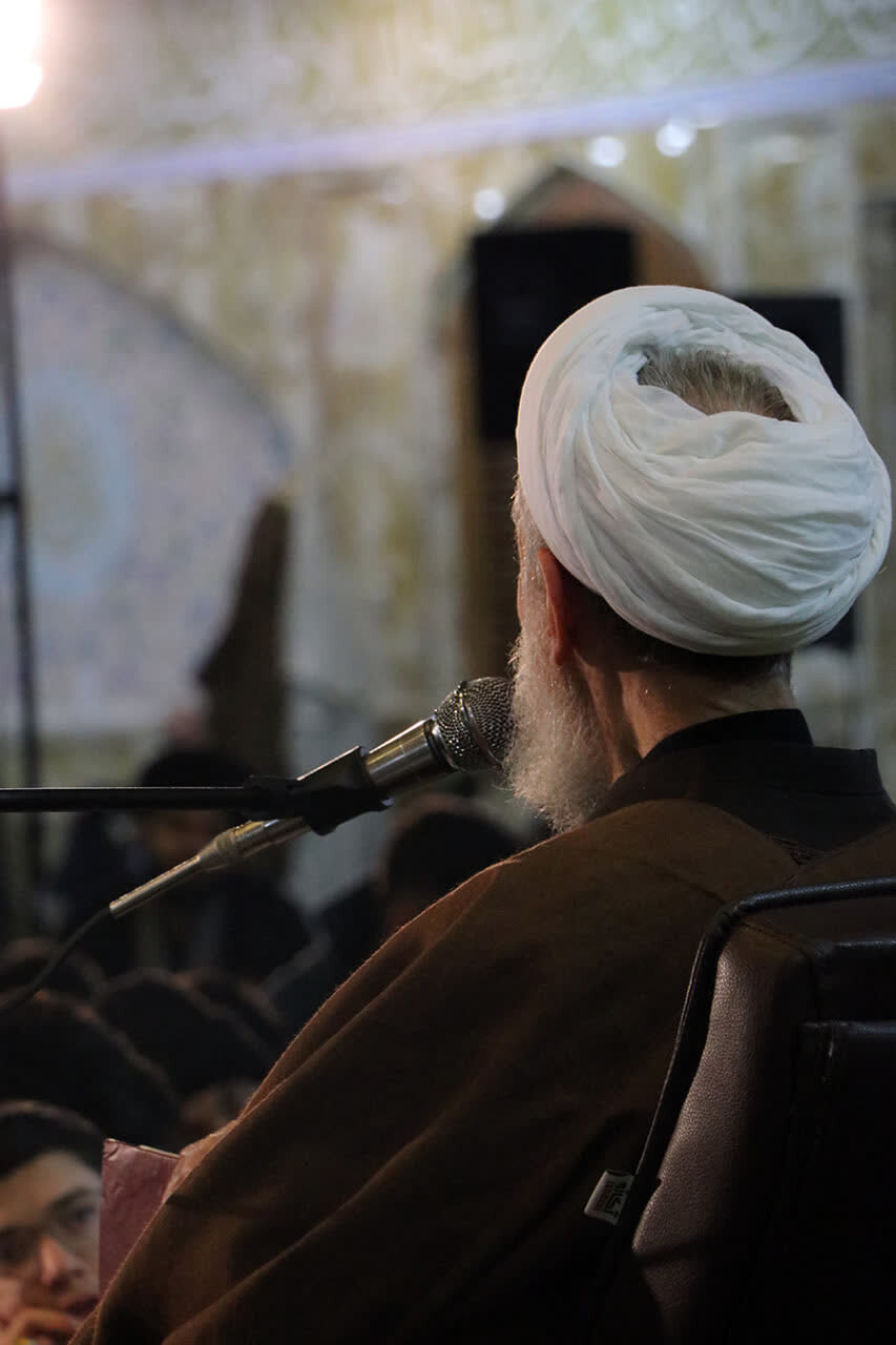 انسان بدون ولایت با کوچکترین آلودگی و حادثه، تباه میشود+ تصاویر