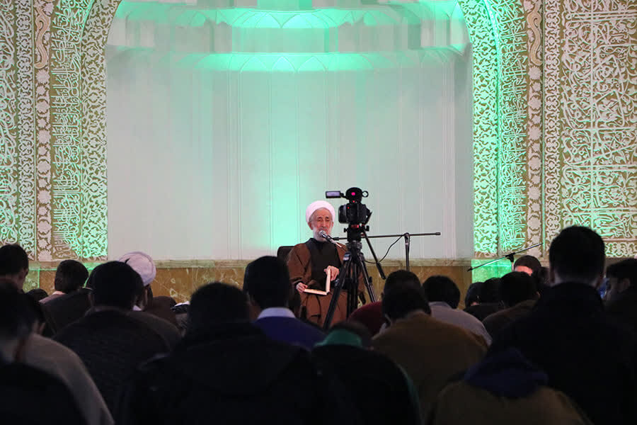 انسان بدون ولایت با کوچکترین آلودگی و حادثه، تباه میشود+ تصاویر