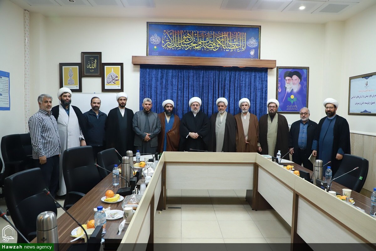 بازدید هیئت علمی عتبه عباسیه از پژوهشگاه علوم و فرهنگ اسلامی