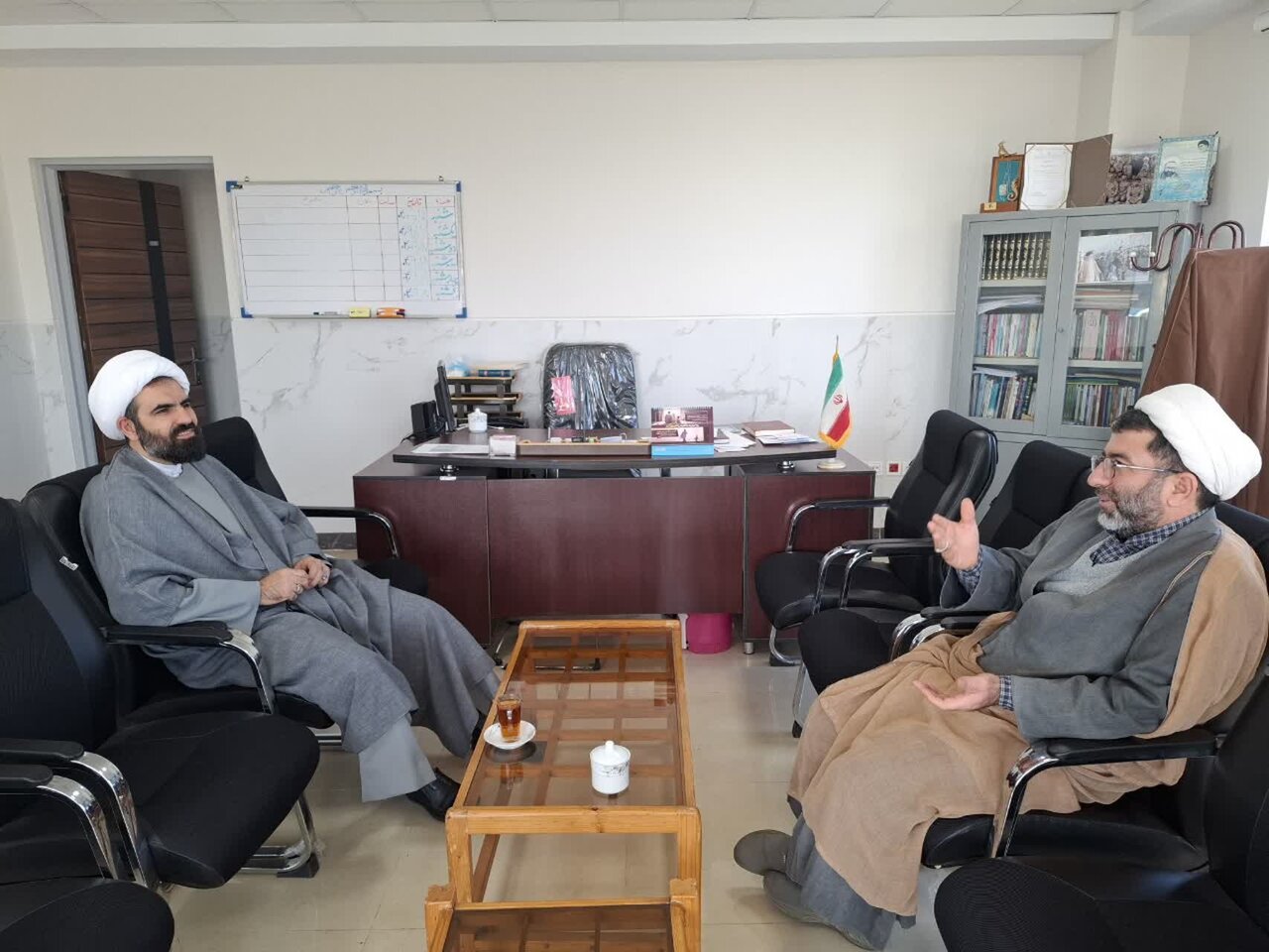 تقویت همکاری‌های فرهنگی و آموزشی تیپ میرزا کوچک کومله با حوزه علمیه گیلان