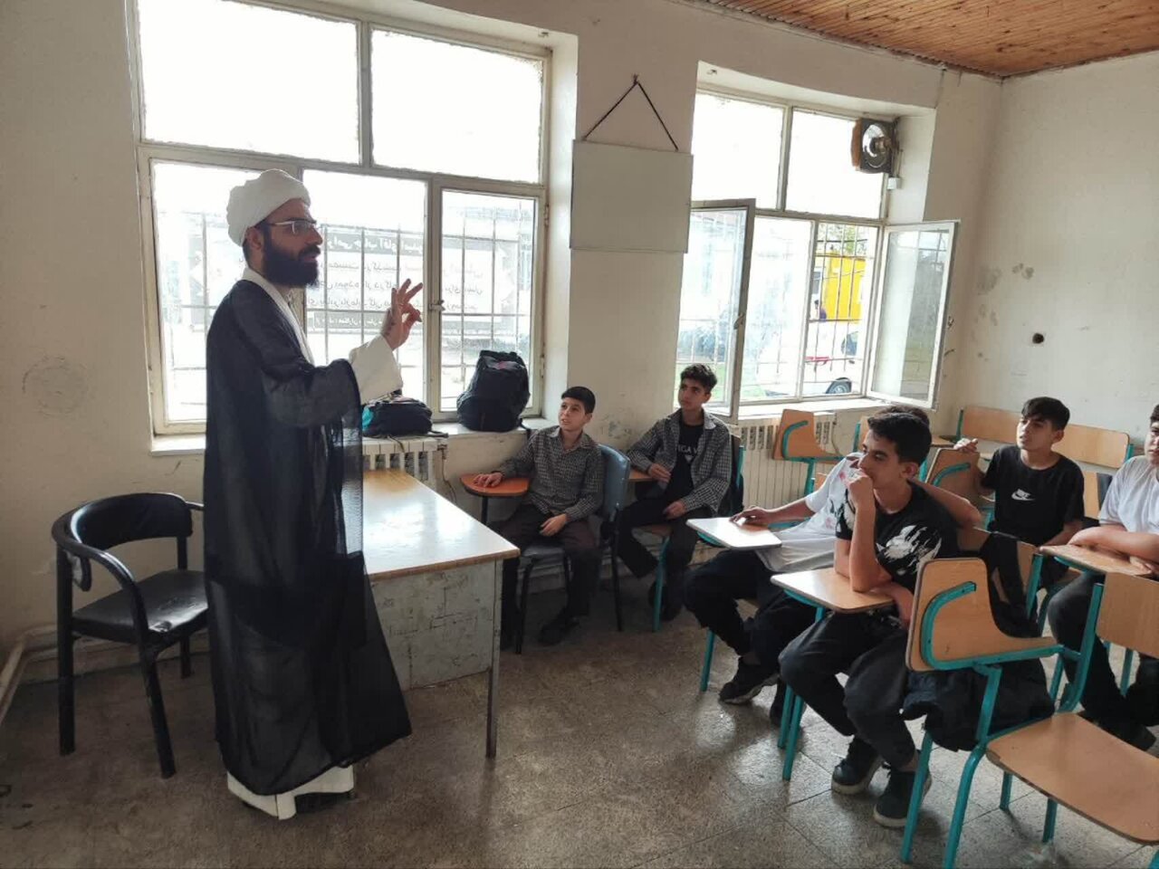 نشست تبیین وظایف دینی و اجتماعی نوجوانان در آستانه اشرفیه برگزار شد