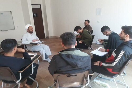 آغاز فعالیت ۹ کانون پژوهشی در مدرسه علمیه امام خمینی(ره) شهرستان سنقر+ عکس