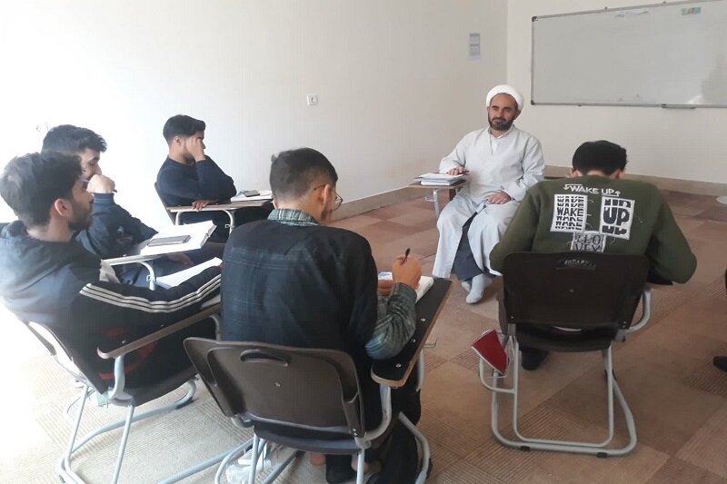 آغاز فعالیت ۹ کانون پژوهشی در مدرسه علمیه امام خمینی(ره) شهرستان سنقر+ عکس
