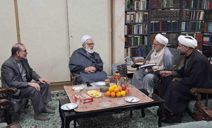 دیدار نمایندگان آیت الله اعرافی با استاد و محقق پیشکسوت + عکس