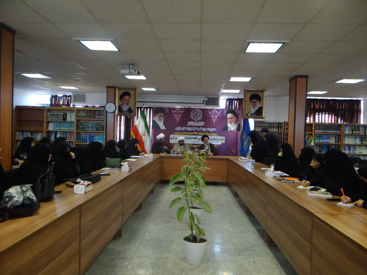 همایش مبلغین و دانش‌آموختگان حوزه علمیه خواهران در اراک برگزار شد