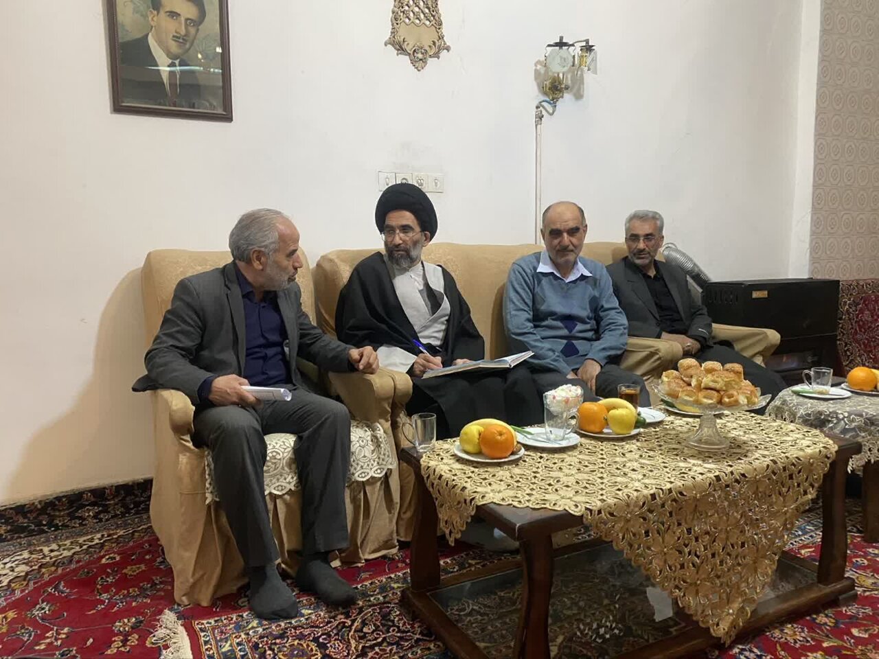 تجلیل نماینده ولی‌فقیه در کاشان از خانواده‌های شهدا+تصاویر