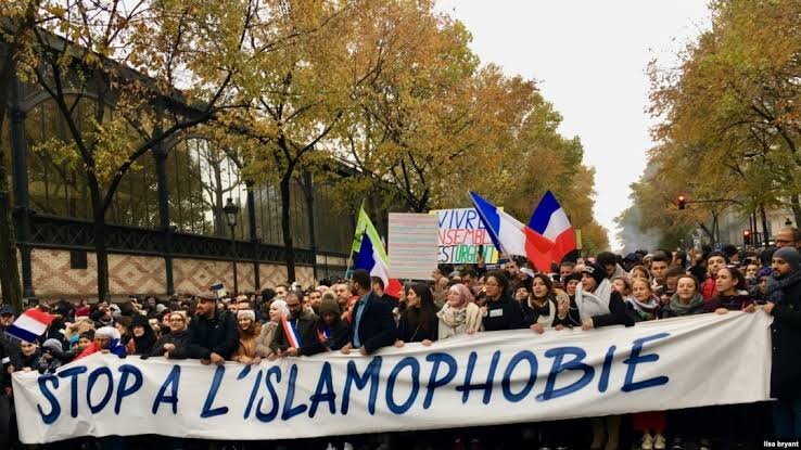 मुसलमानों के खिलाफ फ़्रांस में दिन प्रतिदिन बढ़ते भेदभाव