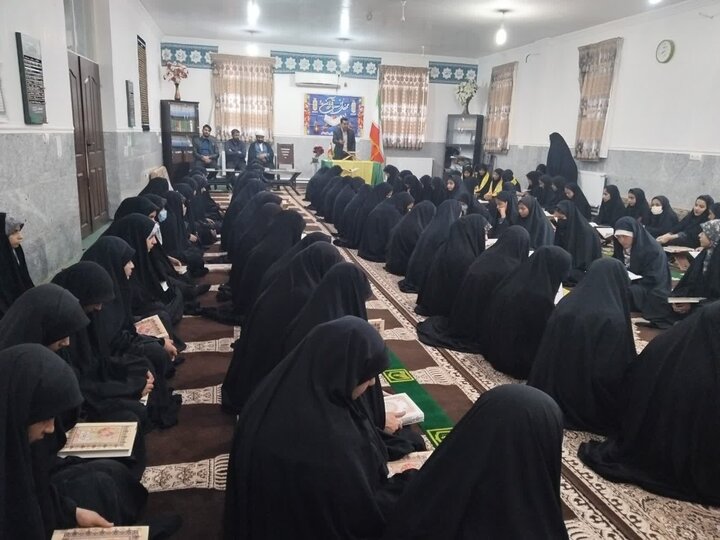 تصاویر/ برگزاری محفل انس با قرآن در مدرسه علمیه معصومیه فهرج