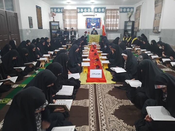 تصاویر/ برگزاری محفل انس با قرآن در مدرسه علمیه معصومیه فهرج