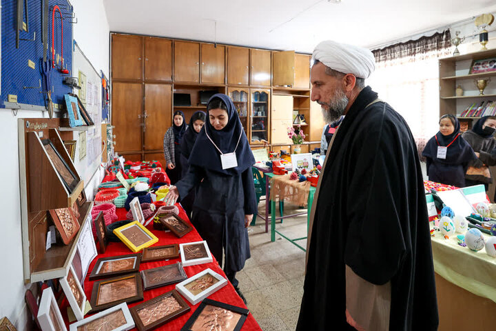 تصاویر /  حضور امام جمعه قزوین در دبیرستان متوسطه اول خانبان محله راه آهن