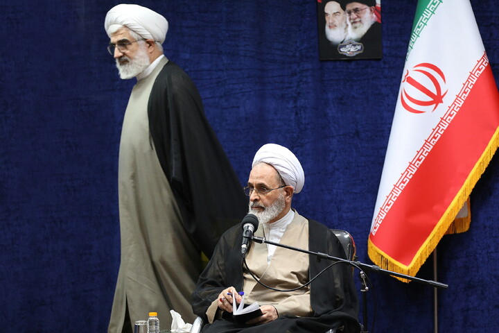 تصاویر/ نشست اساتید تفسیرحوزه‌های علمیه با حضور آیت الله اعرافی