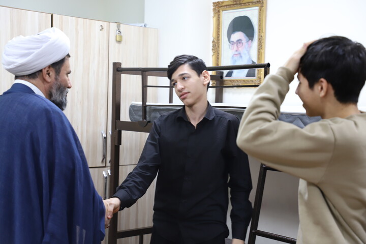 تصاویر/ نشست صمیمانه مدیر حوزه کردستان با طلاب مدرسه علمیه خاتم الانبیاء سنندج