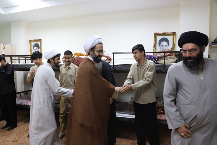 تصاویر/ نشست صمیمانه مدیر حوزه کردستان با طلاب مدرسه علمیه خاتم الانبیاء سنندج