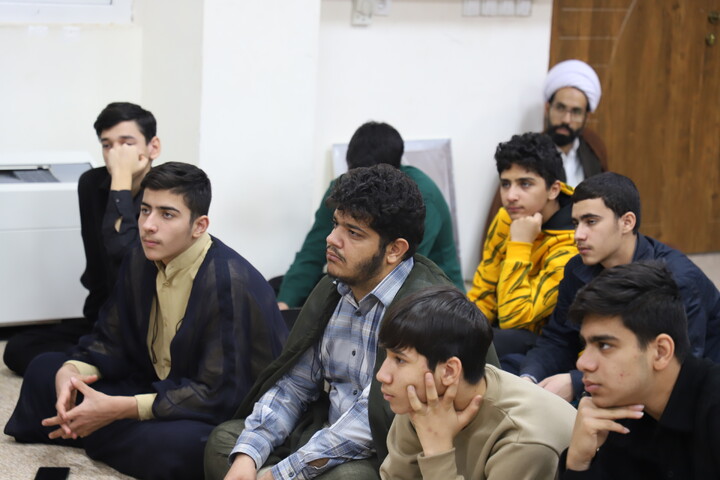 تصاویر/ نشست صمیمانه مدیر حوزه کردستان با طلاب مدرسه علمیه خاتم الانبیاء سنندج