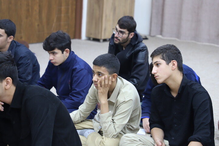 تصاویر/ نشست صمیمانه مدیر حوزه کردستان با طلاب مدرسه علمیه خاتم الانبیاء سنندج