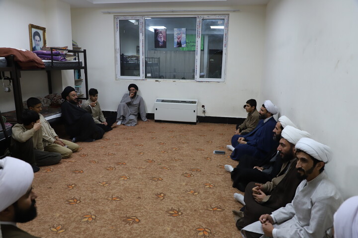 تصاویر/ نشست صمیمانه مدیر حوزه کردستان با طلاب مدرسه علمیه خاتم الانبیاء سنندج