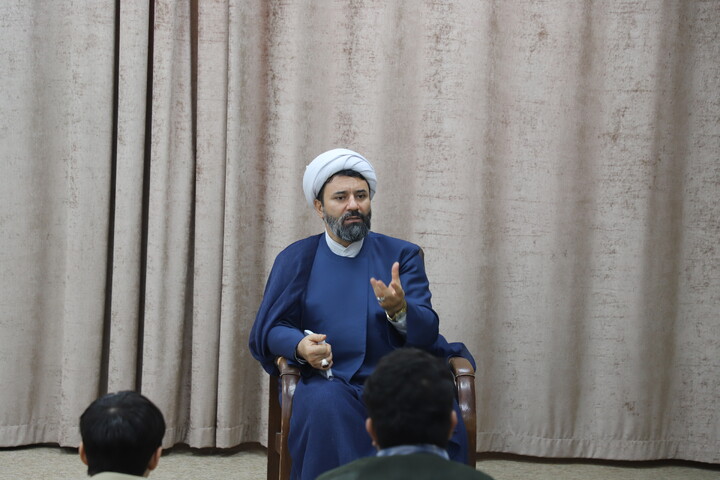 تصاویر/ نشست صمیمانه مدیر حوزه کردستان با طلاب مدرسه علمیه خاتم الانبیاء سنندج