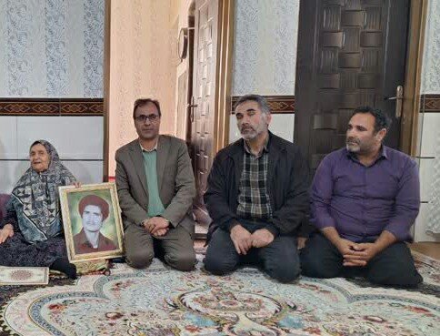 تصاویر/تکریم از مادر شهیدان «علی سواربدرلو» و « علی اوسط آخوندزاده»