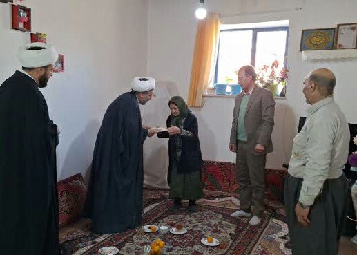 تصاویر/تکریم از مادر شهیدان «علی سواربدرلو» و « علی اوسط آخوندزاده»