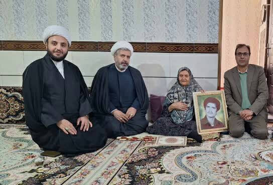 تصاویر/تکریم از مادر شهیدان «علی سواربدرلو» و « علی اوسط آخوندزاده»