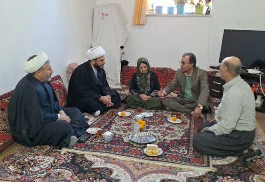 تصاویر/تکریم از مادر شهیدان «علی سواربدرلو» و « علی اوسط آخوندزاده»