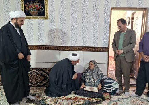 تصاویر/تکریم از مادر شهیدان «علی سواربدرلو» و « علی اوسط آخوندزاده»