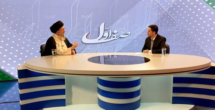 امام، انقلابی که در برابر قلدری جهانی ایستاد/ هوشیاری در برابر توطئه‌های ۲۰ساله غرب برای تفرقه