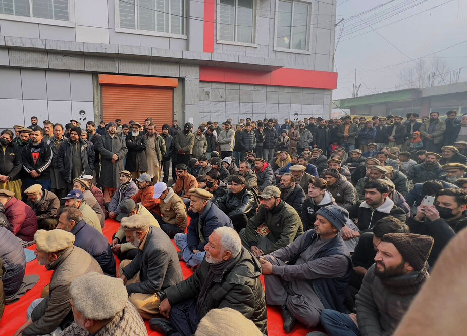 گلگت پاکستان؛ جبری لاپتہ نوجوان کی بازیابی کے لیے تین دن سے دھرنا جاری