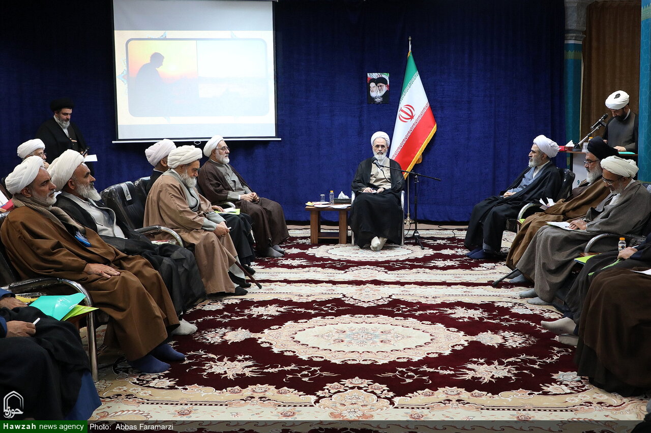 نشست اساتید و مفسران قرآن کریم و فلسفه با مدیر حوزه های علمیه