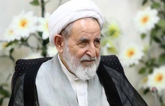 Выдающиеся особенности аятоллы Йезди (да помилует его Аллах) в области науки и политики