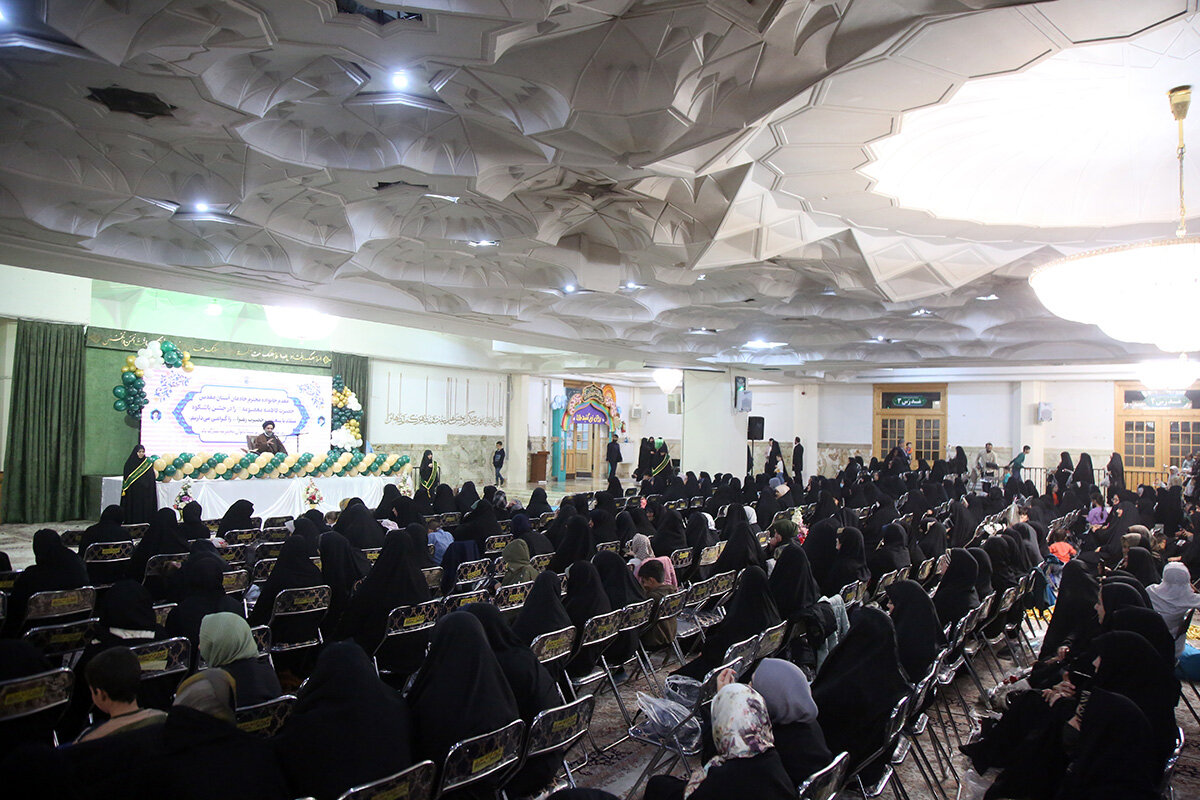 تکریم بانوان خادم و همسران خدام حرم حضرت معصومه (س)  + تصاویر