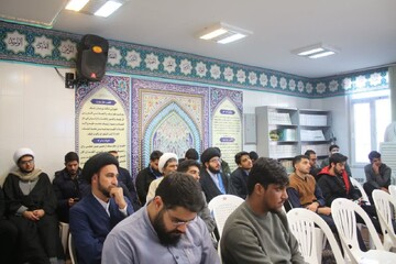 تصاویر/ بیست‌وهشتمین جلسه انس با قرآن و تفسیر موضوعی در مدرسه امام مهدی(عج)