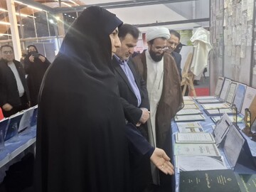 تصاویر/ رونمایی طرح  های پژوهشی حوزه علمیه خواهران منطقه کاشان