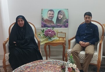 دیدار بانوان خبرنگار قم با مادر شهیده معصومه کرباسی+ تصاویر