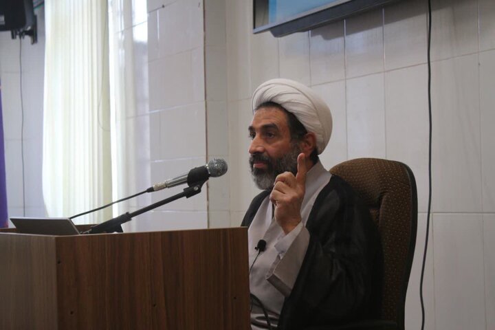 بیست‌وهشتمین جلسه انس با قرآن و تفسیر موضوعی در مدرسه امام مهدی(عج)
