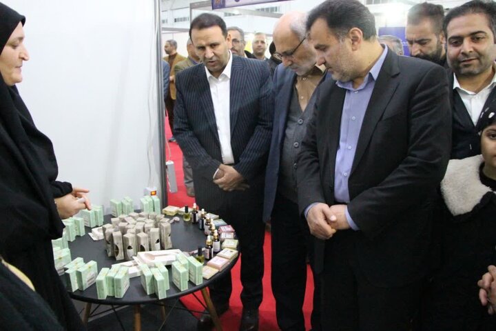 تصاویر/گشایش نمایشگاه نوآوری و فناوری کاشان ۱۴۰۴ با محوریت دستاوردهای دانش‌بنیان