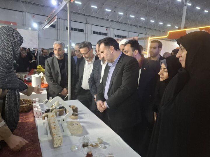 تصاویر/گشایش نمایشگاه نوآوری و فناوری کاشان ۱۴۰۴ با محوریت دستاوردهای دانش‌بنیان