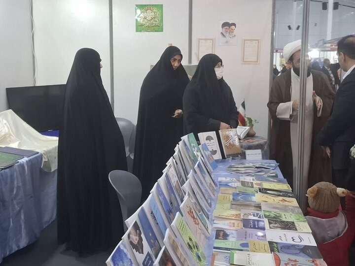 تصاویر/ رونمایی طرح  های پژوهشی حوزه علمیه خواهران منطقه کاشان