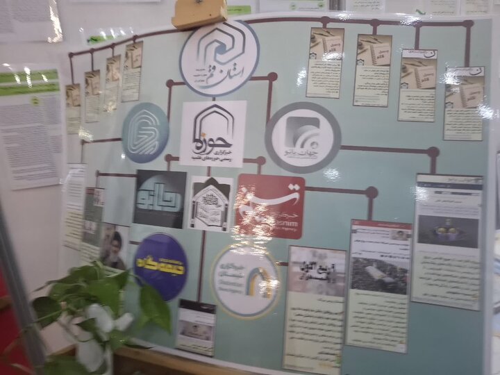 تصاویر/ رونمایی طرح  های پژوهشی حوزه علمیه خواهران منطقه کاشان