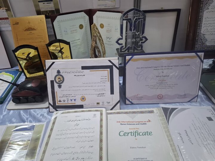 تصاویر/ رونمایی طرح  های پژوهشی حوزه علمیه خواهران منطقه کاشان