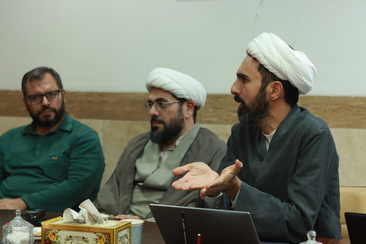 دیدار حجت الاسلام امینی نژاد با اعضای خانه طلاب جوان در قم