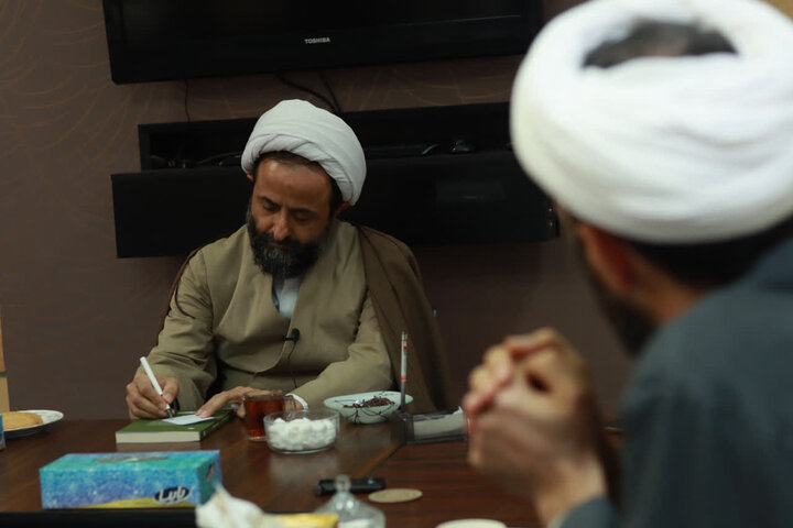 دیدار حجت الاسلام امینی نژاد با اعضای خانه طلاب جوان در قم