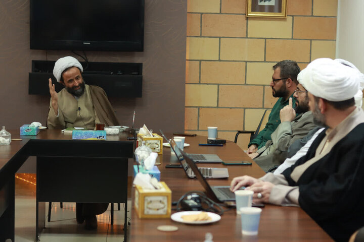 دیدار حجت الاسلام امینی نژاد با اعضای خانه طلاب جوان در قم