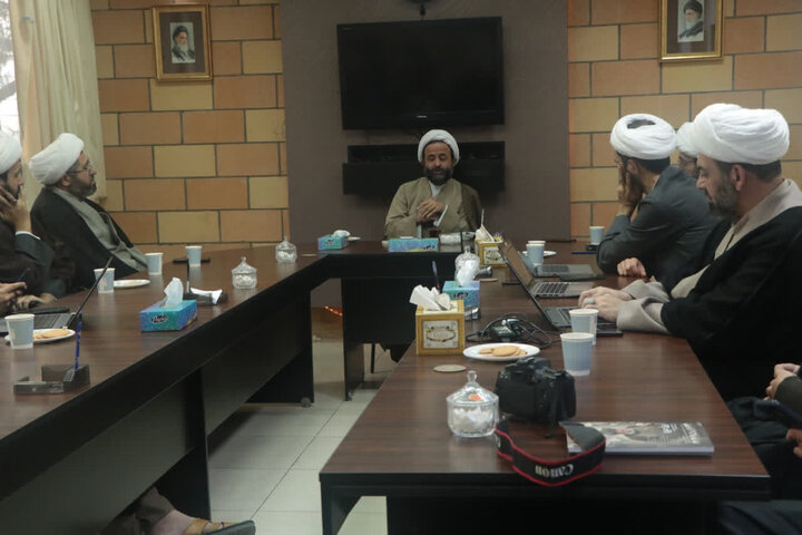 دیدار حجت الاسلام امینی نژاد با اعضای خانه طلاب جوان در قم