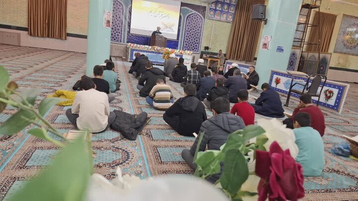 تصاویر/ محفل انس با قرآن کریم در تکاب