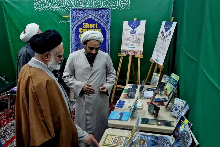 تصاویر / آئین افتتاحیه نمایشگاه هفته پژوهش و دستاوردهای پژوهشی حوزه علمیه اصفهان