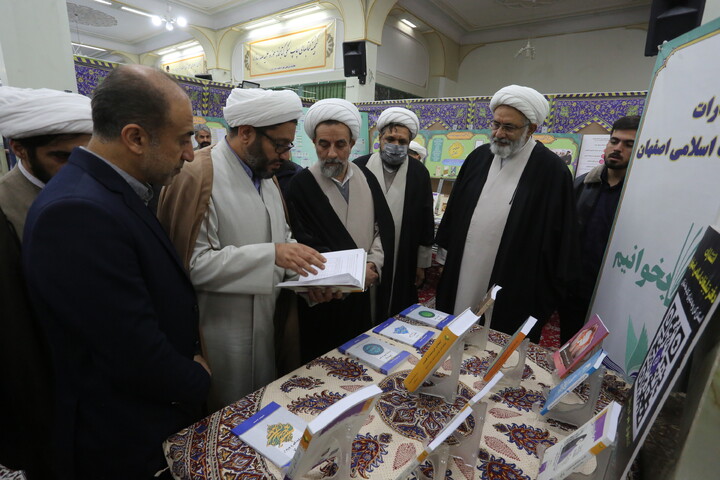 تصاویر / آئین افتتاحیه نمایشگاه هفته پژوهش و دستاوردهای پژوهشی حوزه علمیه اصفهان