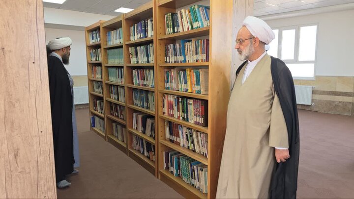 704 عنوان کتاب در قاب یک رویداد فرهنگی مدرسه علمیه ریحانه‌الرسول(س) یزد