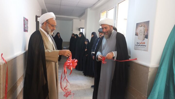 704 عنوان کتاب در قاب یک رویداد فرهنگی مدرسه علمیه ریحانه‌الرسول(س) یزد