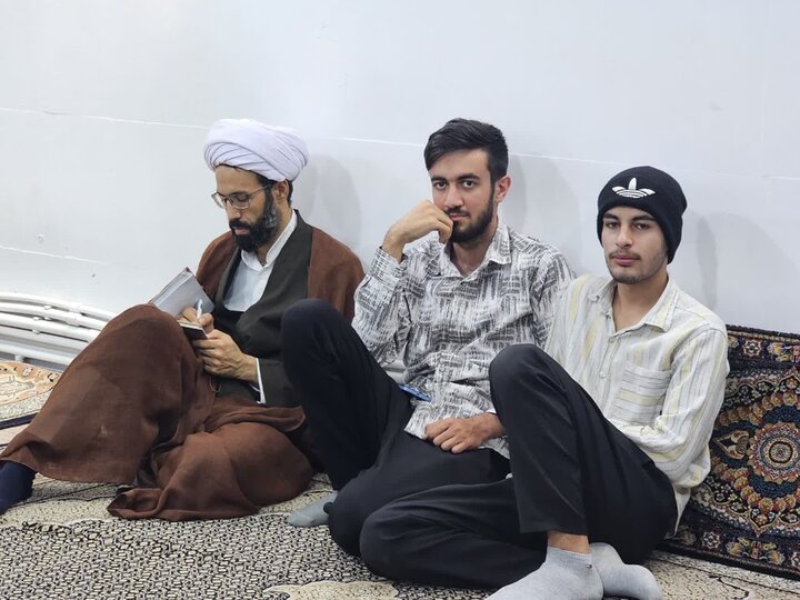 درس اخلاق حجت‌الاسلام والمسلمین پورذهبی در مدرسه علمیه امام صادق(ع) بیجار